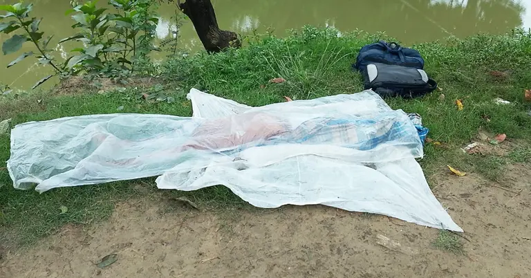 নিহত যাত্রীর মরদেহ